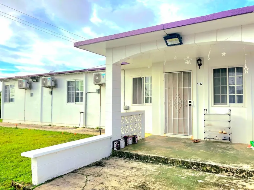 Convenient location, close to the airport, walking distance to the mall, self-check-in, private suite - Image 1