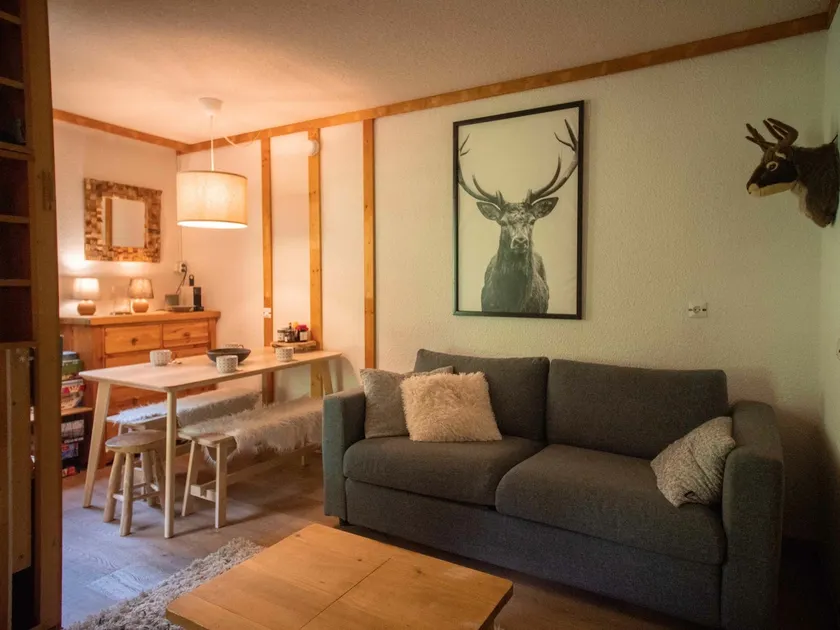 Ground-Floor Studio with Ski-In/Ski-Out Access and a Terrace - Image 1