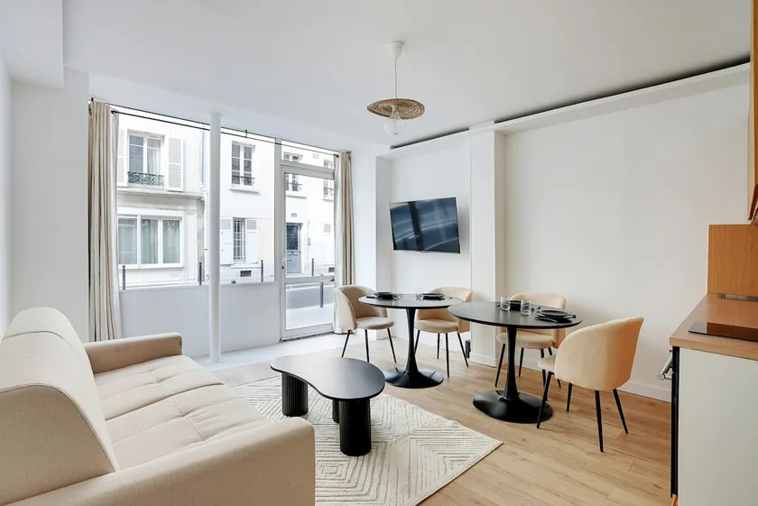 Bright 40 m2 - Close to Brochant Metro - Montmartre, Paris - Image 1