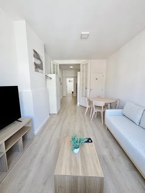 Elegant one bedroom apartment - Image 1