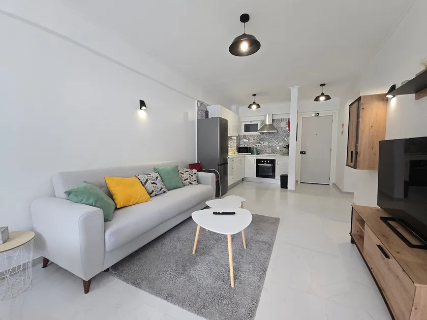 Airport flat - Image 1