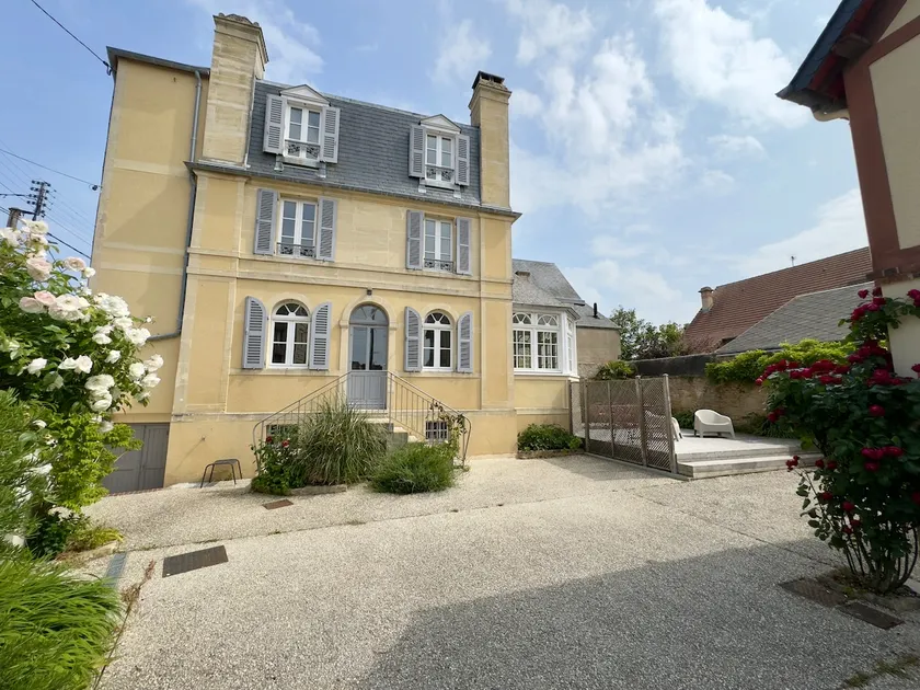 The 'Haut les Cœurs' Villa - Image 1
