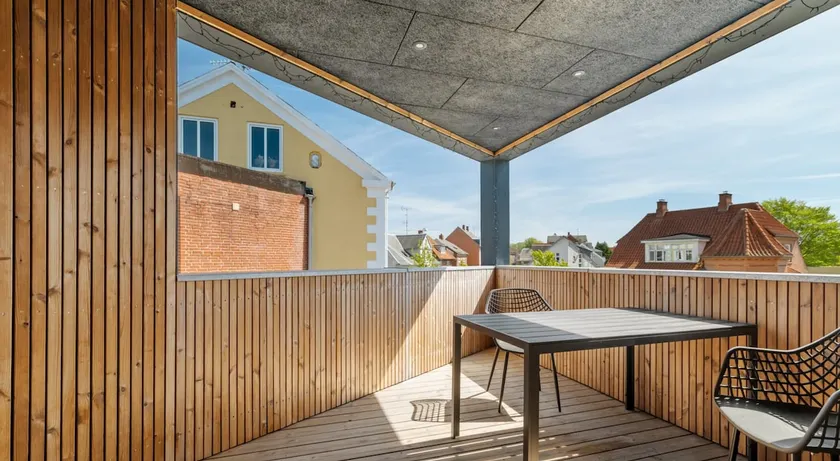 Brand new townhouse in the center with a lovely roof terrace - Image 1