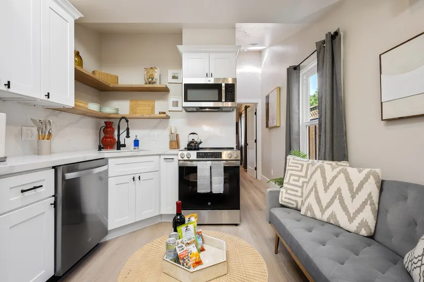Water Tower Suite | Private Patio | Free Parking - Image 1