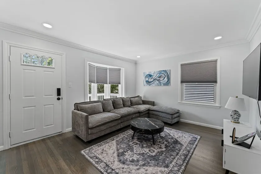 Modern Cozy Retreat - Image 1