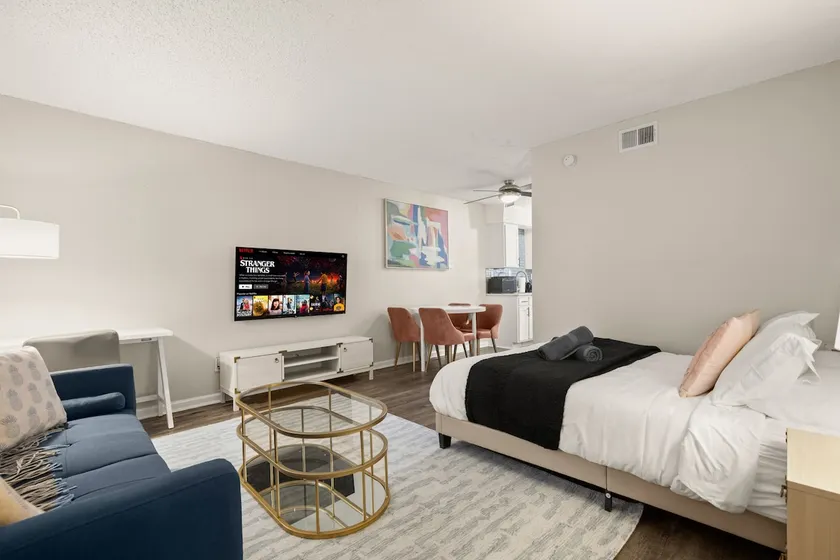 Stylish Studio Steps From Zilker - Image 1