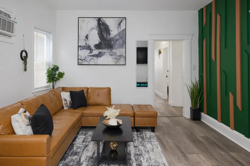 Stylish 4BR,5Bds, Near NYC, Times SQ, WTC +Parking - Image 1