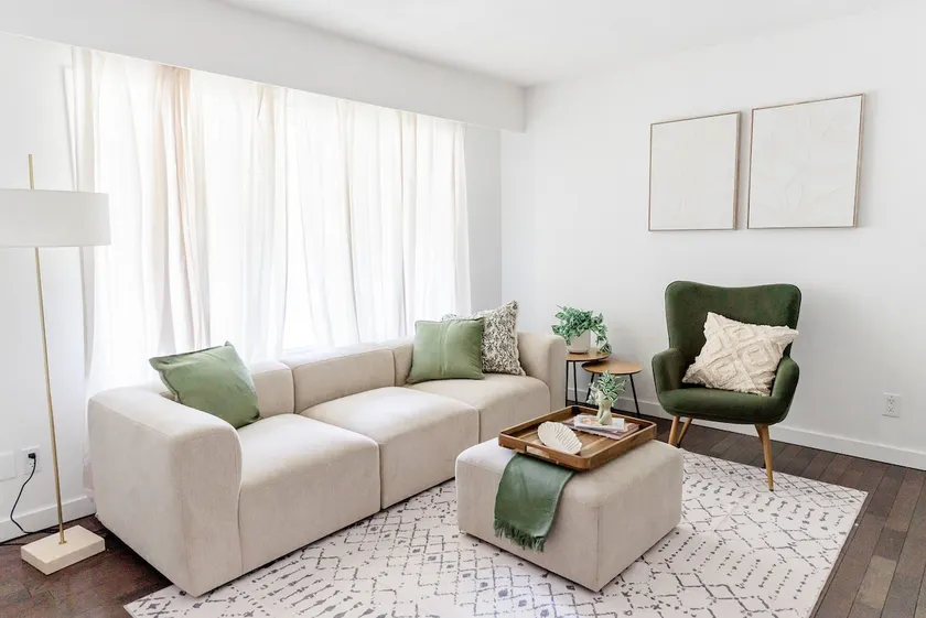 Cozy Spacious Family Home with a Fenced Yard - Image 1
