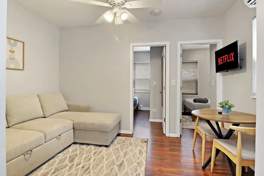 Cozy & Clean 2 BDR Apartment | Waukegan - Image 1