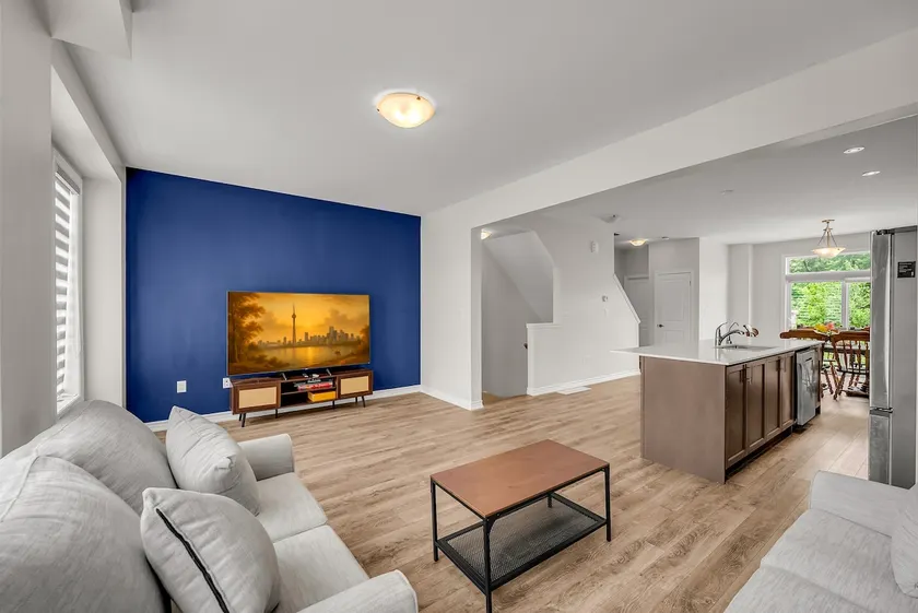 Spacious 4BR Townhouse | Sleeps 8 | Hwy 401 Access - Image 1