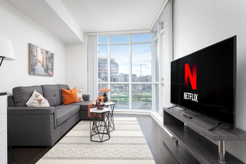 Downtown Escape Stylish Condo with City Views - Image 1