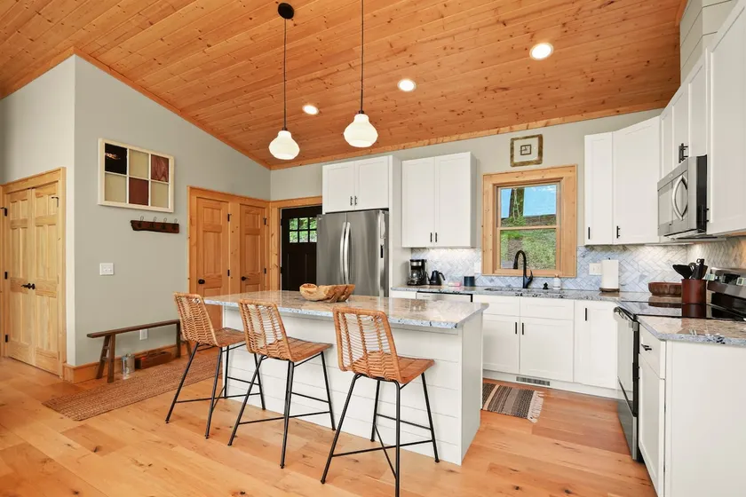 New with Views! Hot Tub & Dog Friendly - Image 1
