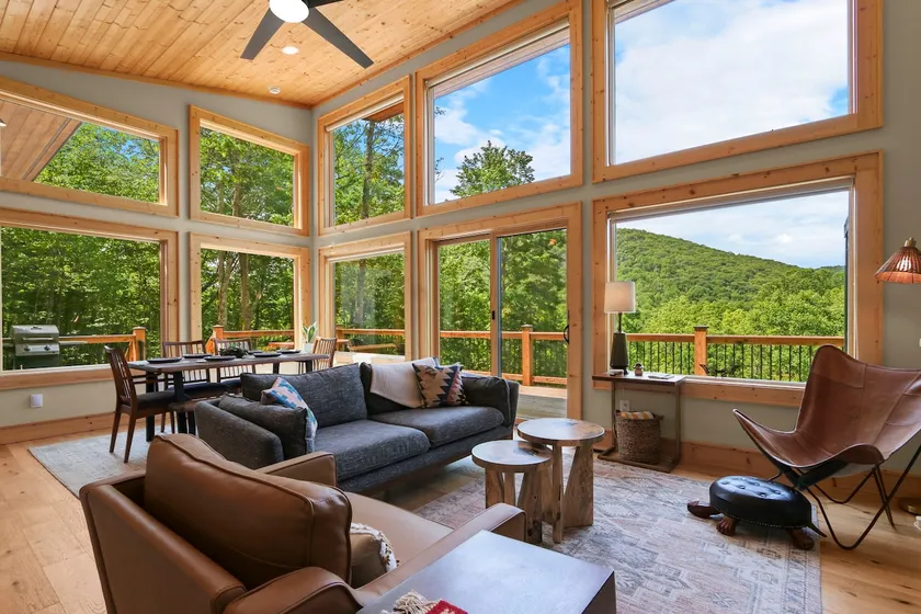 New with Views! Hot Tub & Dog Friendly - Image 1