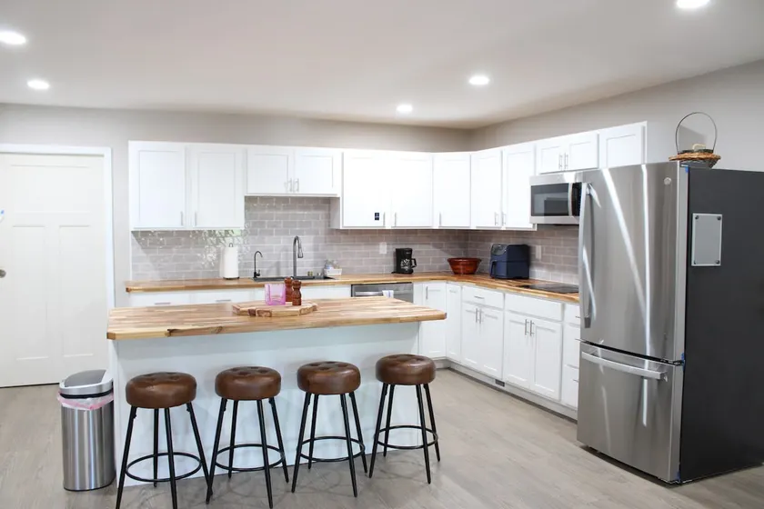 Swan Suite 2BR Luxury Apt - Image 1