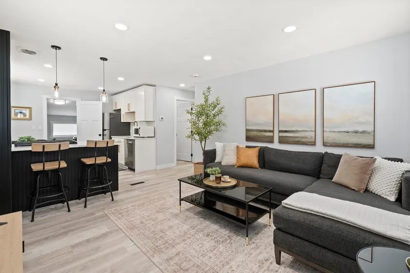 Stylish, Pet-Friendly Downtown Home - Image 1