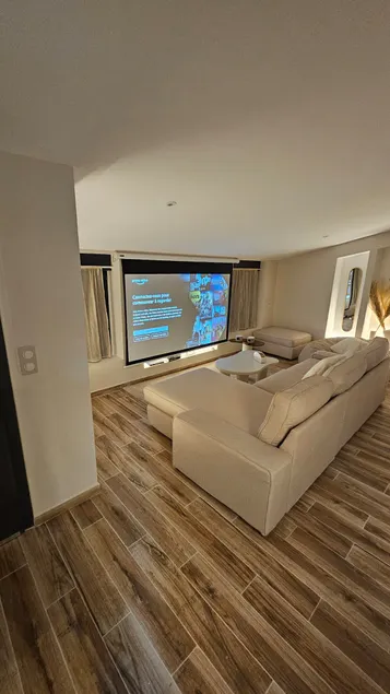 Spa & Private Cinema in Bezons - Image 1