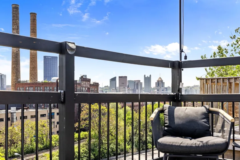 Modern Rooftop Retreat in Heart of Pittsburgh - Image 1