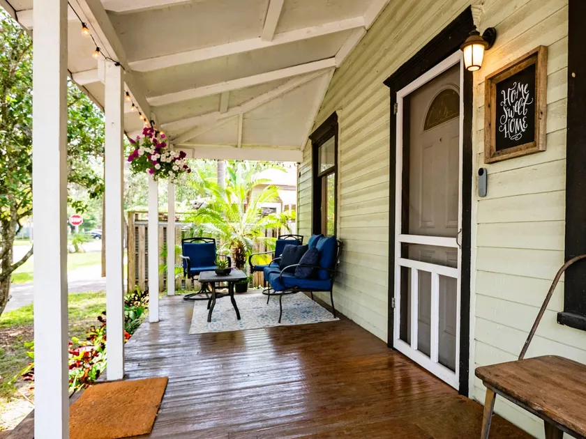 Historic Hotspot•Walk to Downtown Fun• Luxury Beds - Image 1