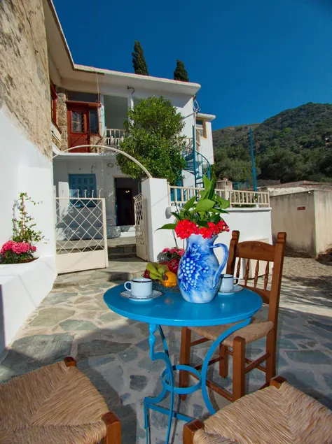 Polidoros vintage house 3 bedroom 2 bathroom - Image 1