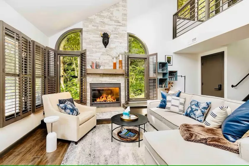 Lux|Chic|Instaworthy|Fireplace|Cable |Near Ski - Image 1