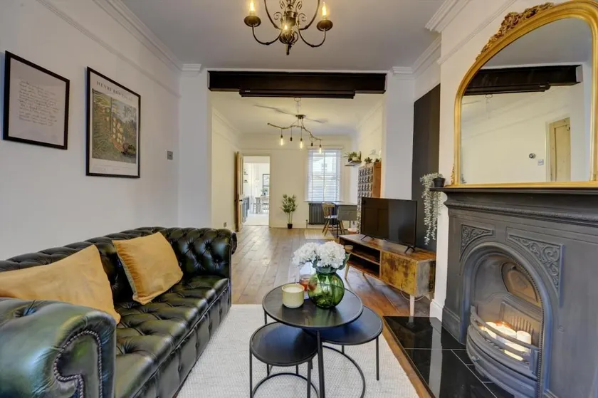 Luxury Victorian 2-Bed - Sleeps 4 - Fast WiFi - Image 1