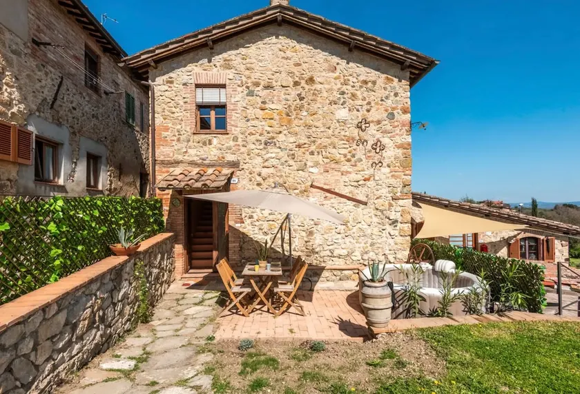 Private Tuscan Villa with Stunning Hill Views - Image 1