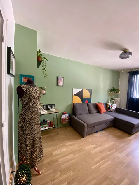 Steps away from tourist attractions and the subway! - Image 1