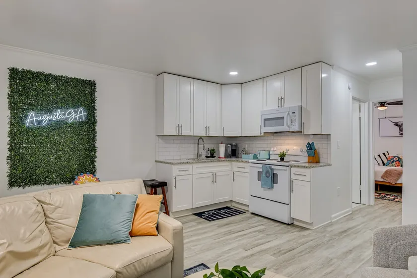 Cozy 1BR! King Bed. 3 min to Medical District! - Image 1