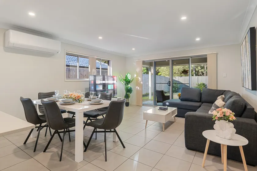 4BR Family Home w/ 2 Lounges & Backyard Patio - Image 1