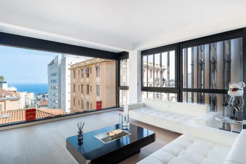 Luxury 3-Bedroom Apartment with Sea View - Image 1