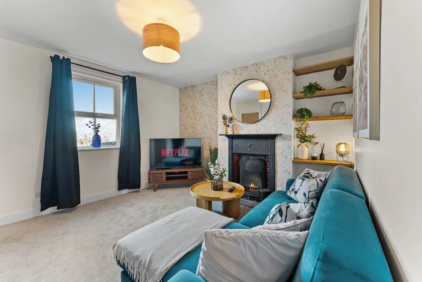 Amazing Rural Retreat in The Cotswolds - Parking - Image 1