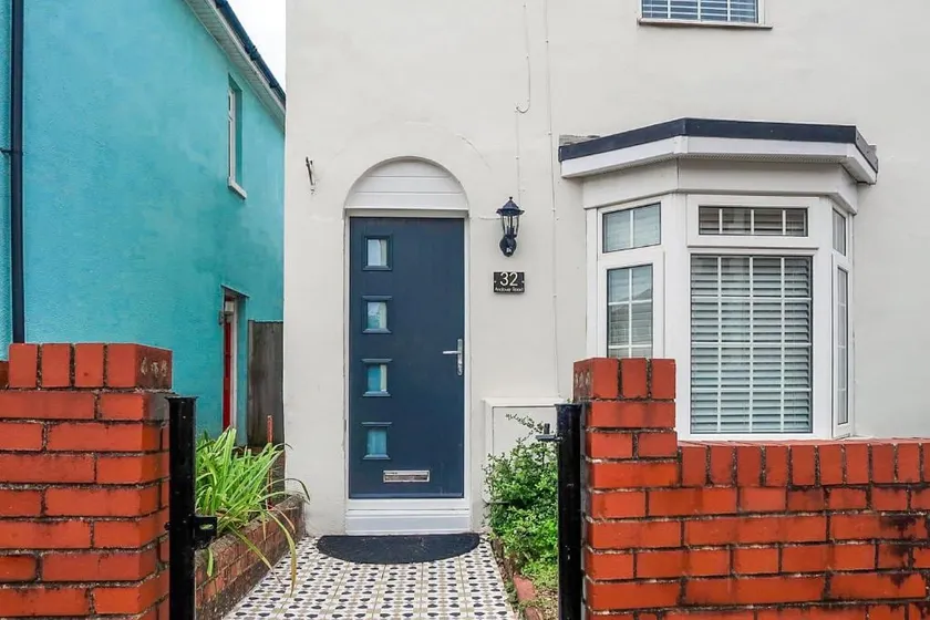 Southampton House Sleeps 8 - Parking Contractors! - Image 1