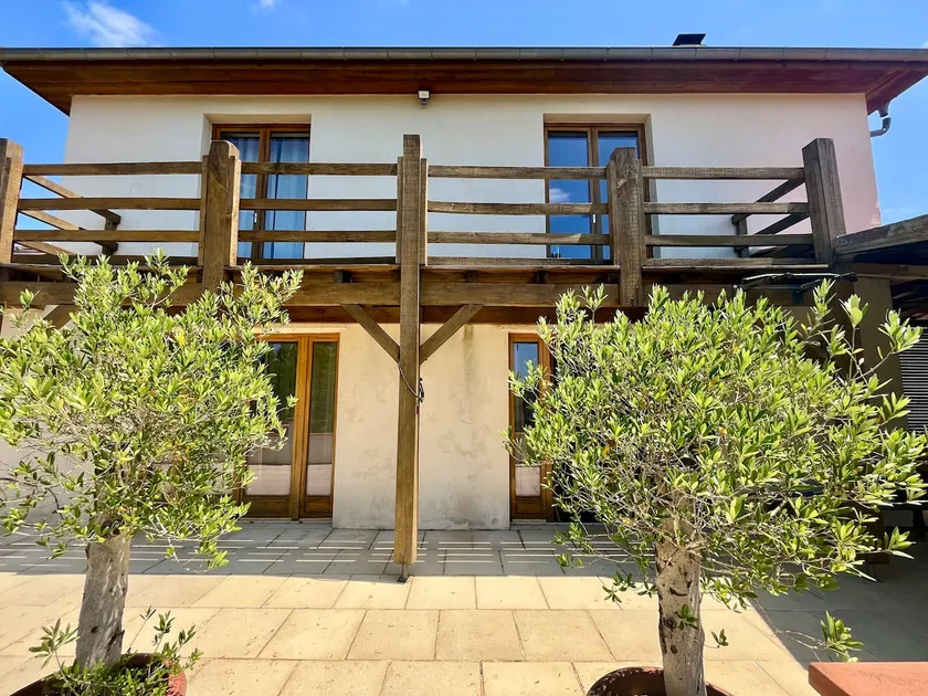 Villa with pool and hot tub - Image 1