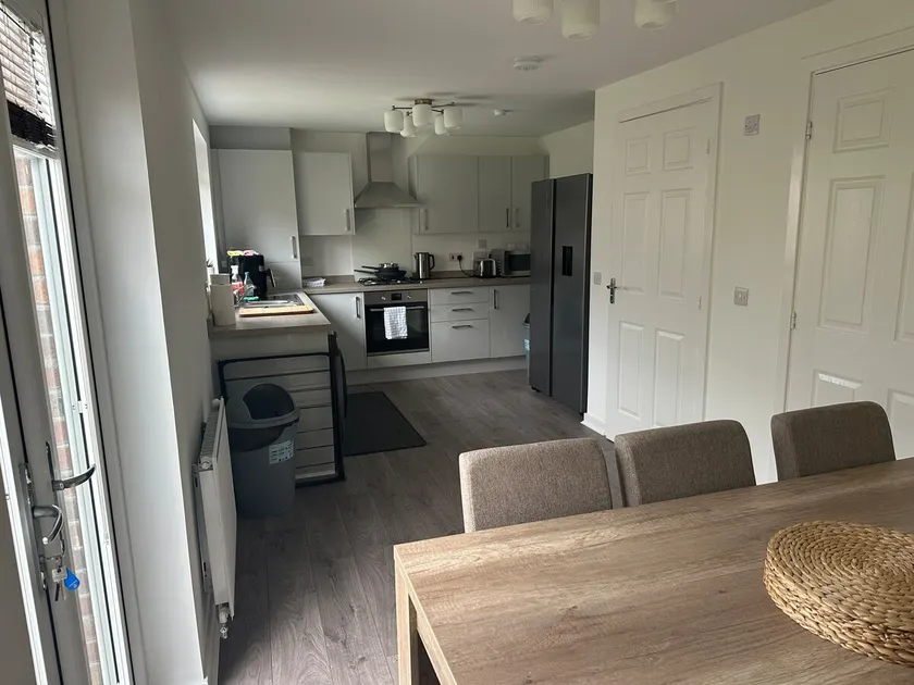 Three bedroom house - Image 1