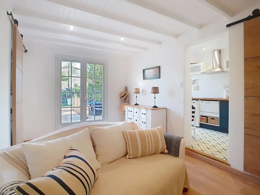 Accommodation in Arles – 1-star rating - Image 1