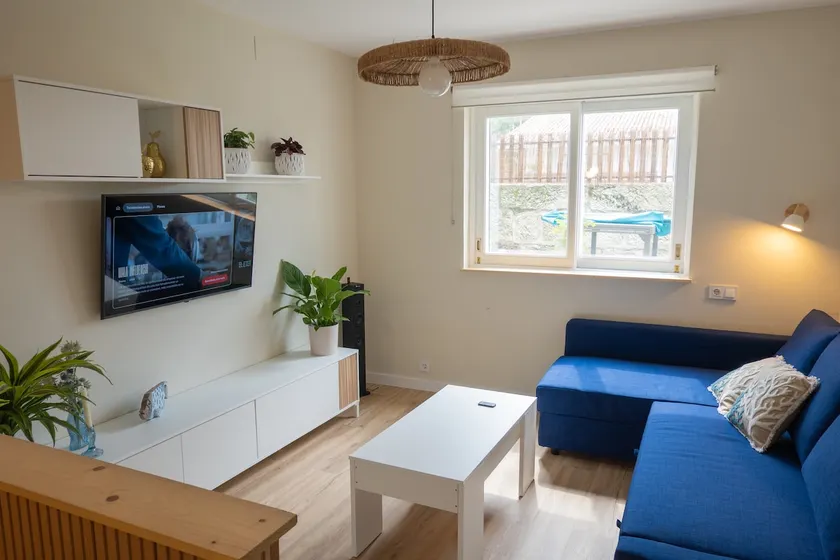 Apartment with garden in Nigrán - Image 1