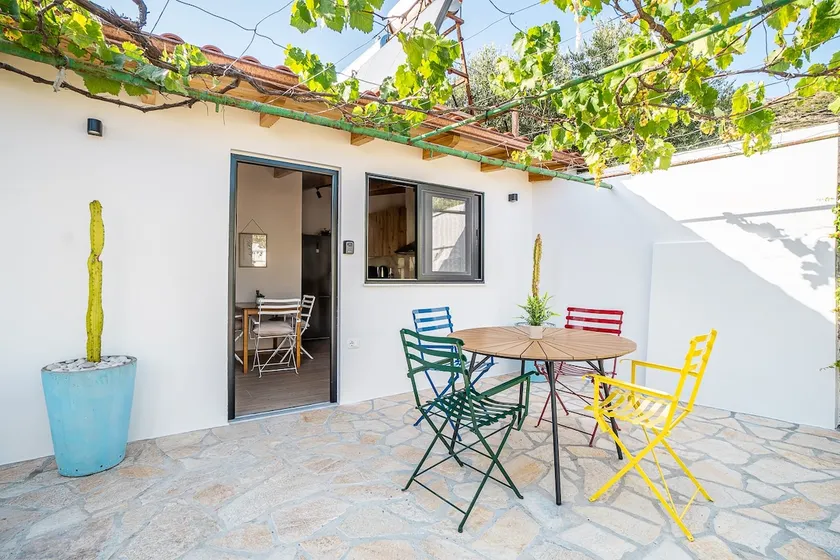1BR Cozy Flat x4 w/Outdoor Oasis @SunsetTerraceB&B - Image 1