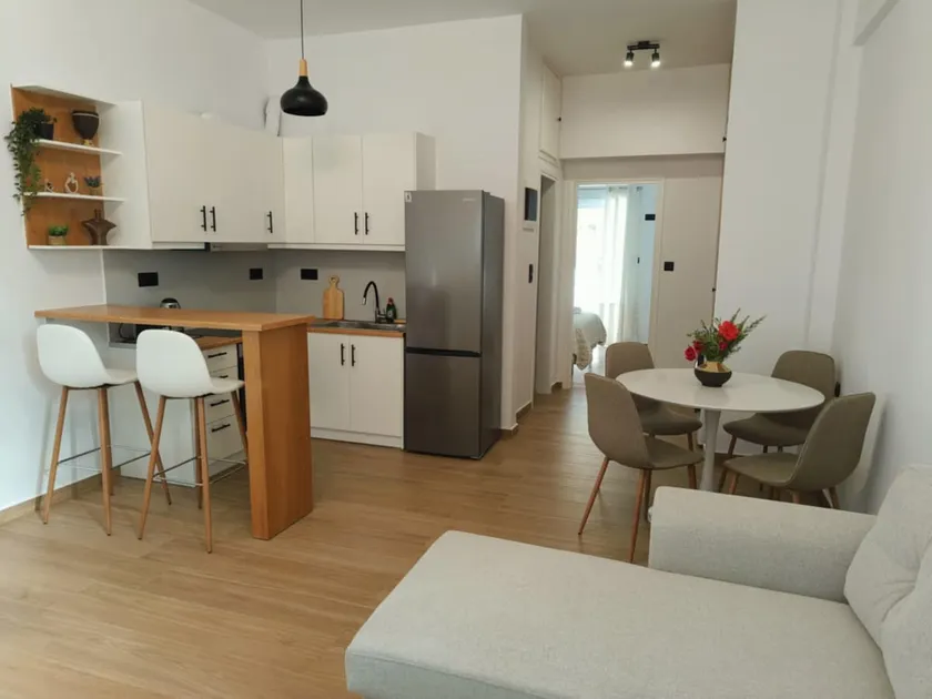 Renovated apartment in Adelianos Kampos - Image 1