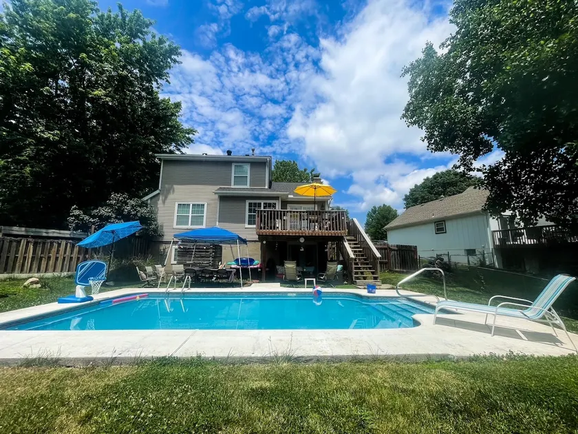 Entertaining home with a view! - Image 1