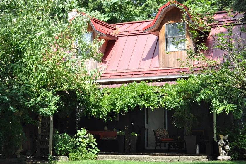 Garden House situé sur un acre au coeur de la ville - Image 1