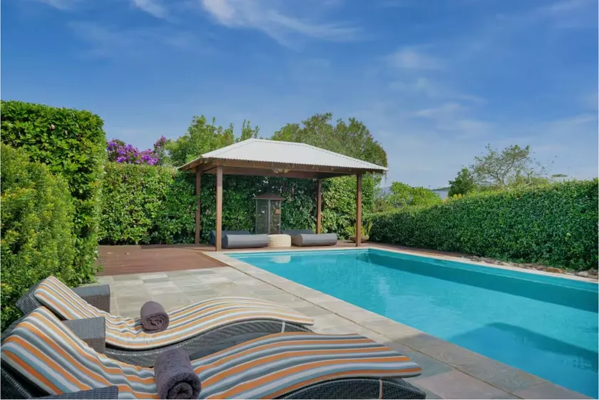 Poolside Escape - Close to Beach & Golf Course. - Image 1