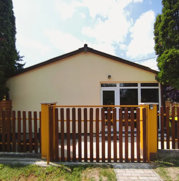 Ella-k Aliga Apartment - Image 1