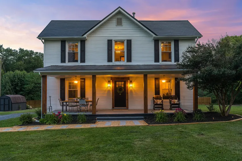 Farmhouse Retreat - 2 Acres Near Downtown - Image 1