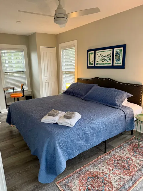 1BR/1BClean,CozyApt/Walk to town - Image 1
