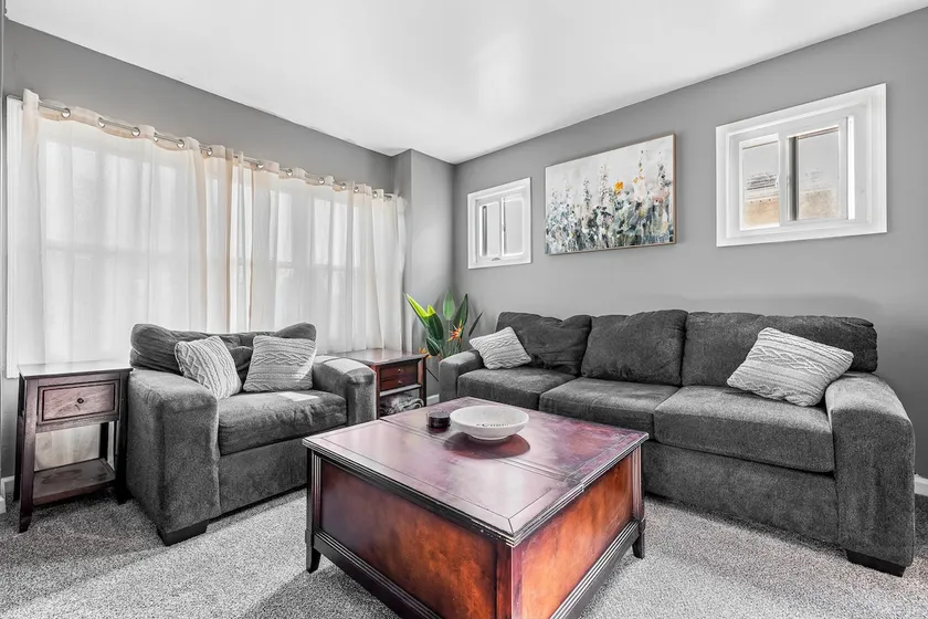 2BR • Private Patio • Mins to Falls & Downtown - Image 1