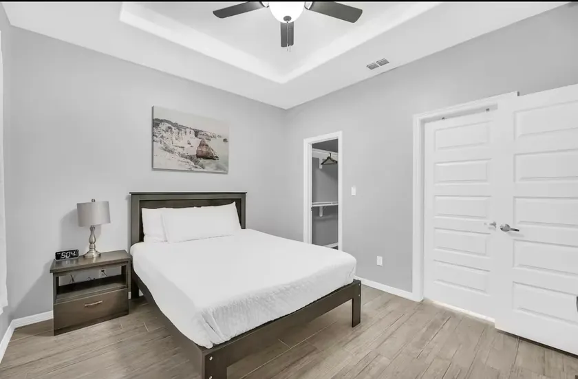 Lux condo King/Queen near Dt - Image 1