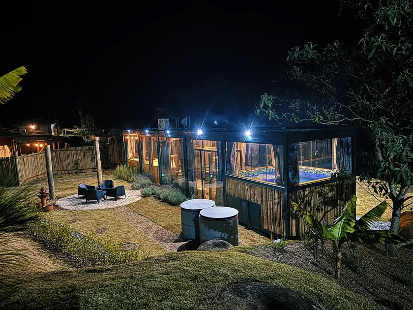 Country House 8 Gazebo - Image 1