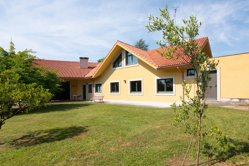Excellent house with garden - Image 1