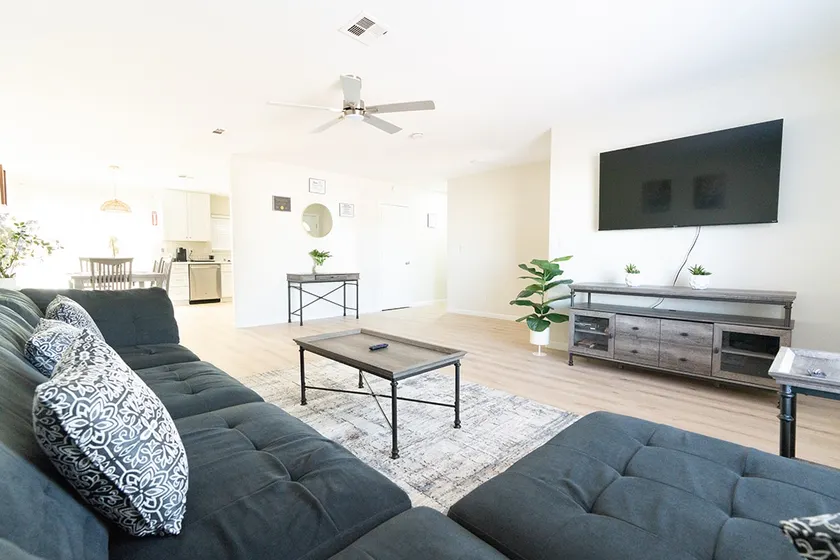 Modern 4BR Near Las Vegas Strip, Lake Mead & AP - Image 1