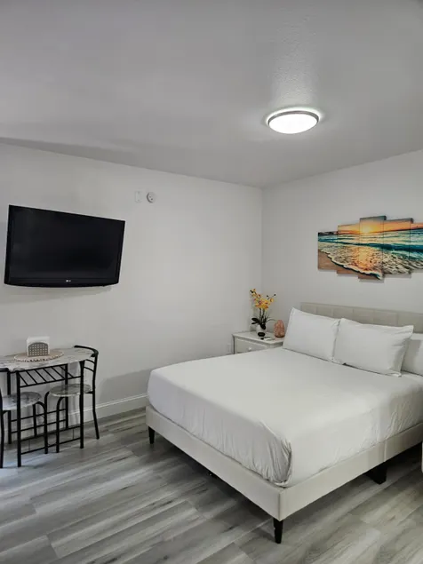 Little Paradise Studio - Image 1
